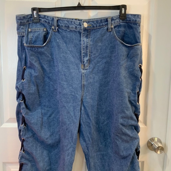 BOOHOO BLUE LACE UP JEANS PLUS SIZE 18 - Picture 2 of 6